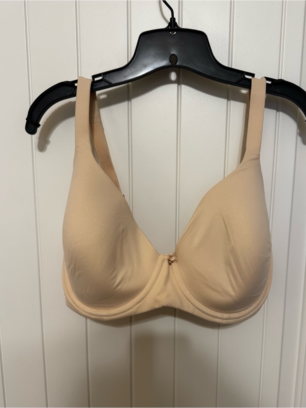 Soma Embraceable Full Coverage Bra in Nude
Size 38DDD EUC